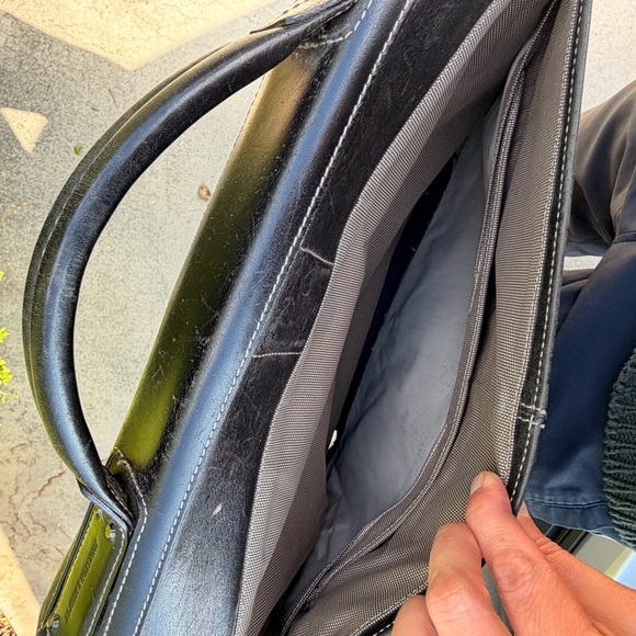 Johnston & Murphy black leather Messenger Laptop Carry On Bag Briefcase - Picture 5 of 11